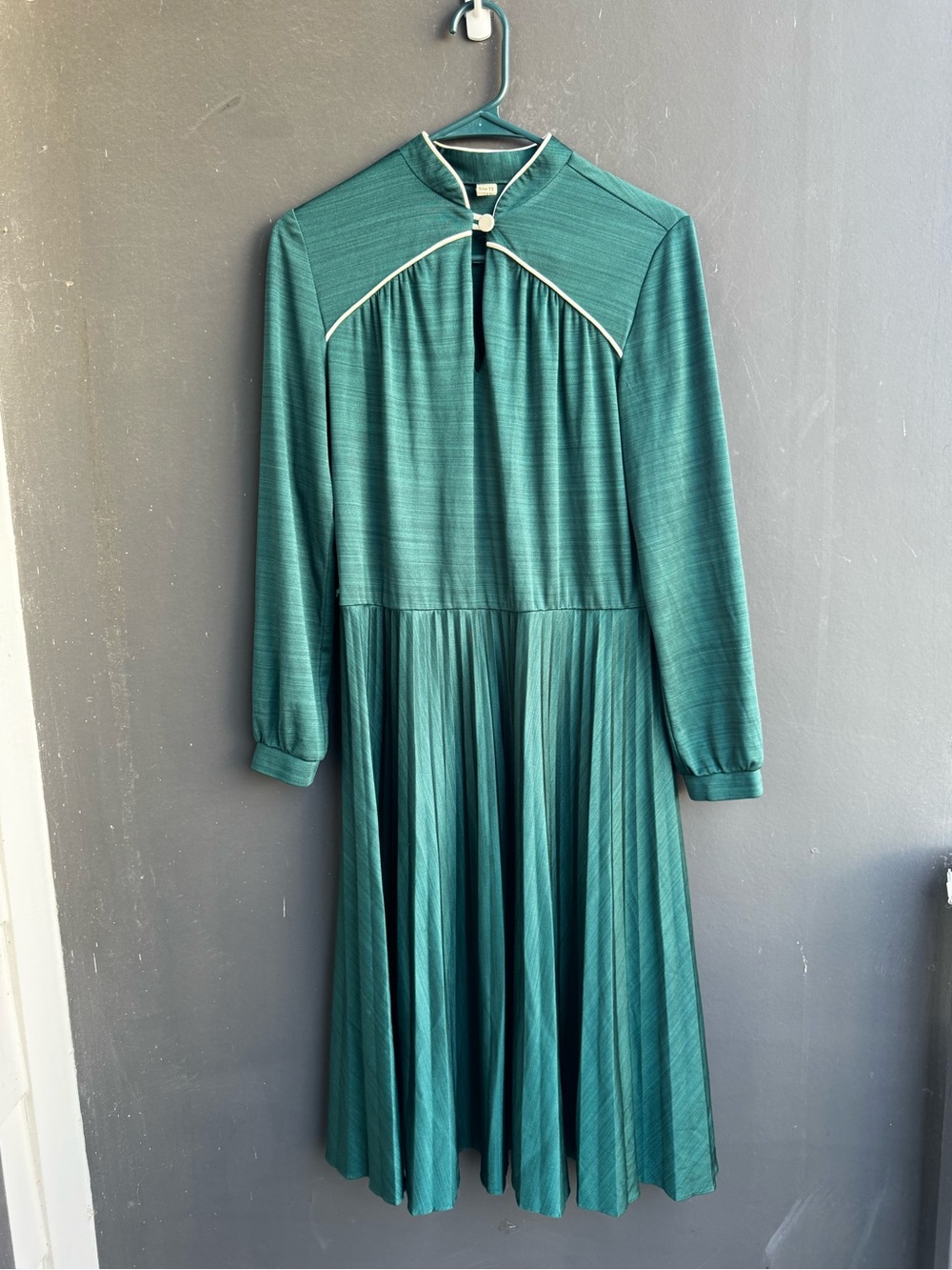 Vintage dark academia 70s teal pleated midi dress